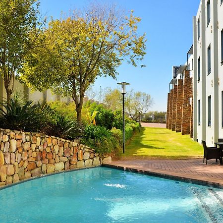 Premier Hotel Midrand Bagian luar foto
