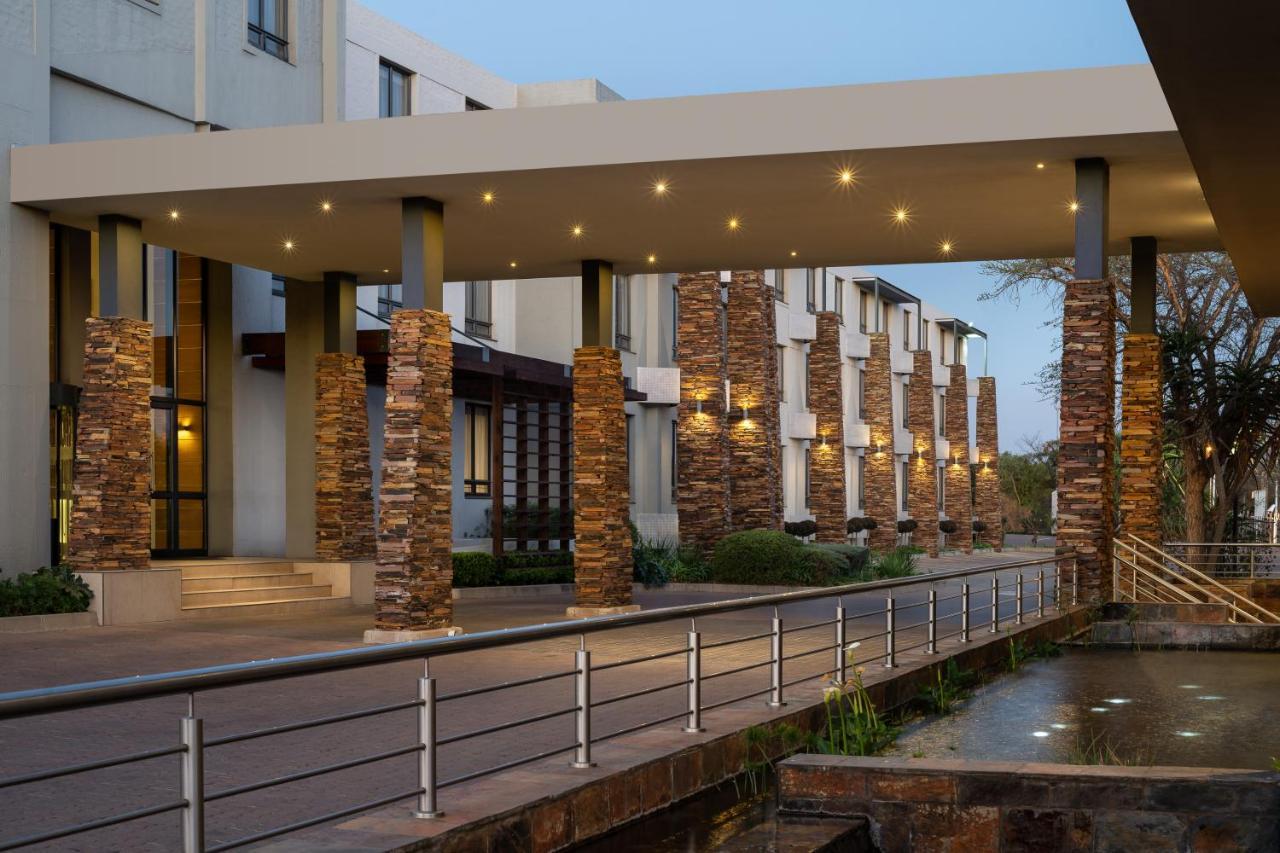 Premier Hotel Midrand Bagian luar foto