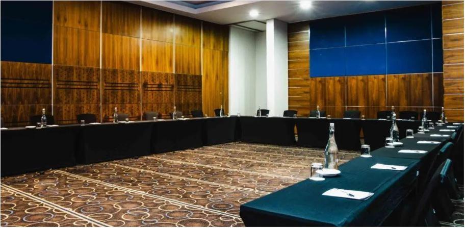 Premier Hotel Midrand Bagian luar foto