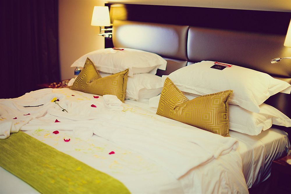 Premier Hotel Midrand Bagian luar foto